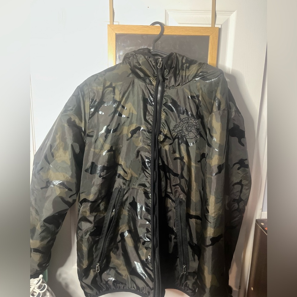 CFL Hamilton Tiger-Cats Football Men's Camo Windbreaker/Puffer Jacket - Size L.